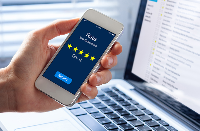 smart phone displaying customer rating with five stars